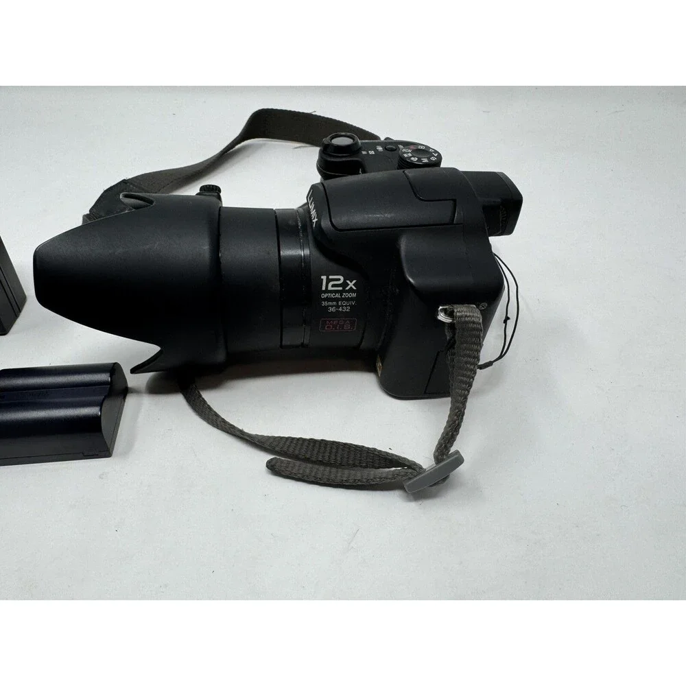 Panasonic Lumix DMC-FZ7 6.0MP Digital Bridge Camera Black w/ Charger & Lens Hood